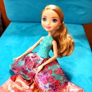EUC Ever After High Ashlyn Ella 2-in-1 Fashion Doll. 11 inches